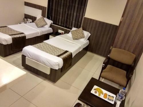 Hotel Jk Rooms 121 Shaheen Int.-nr. Mahindra Co.-midc