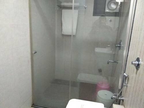 Hotel Jk Rooms 121 Shaheen Int.-nr. Mahindra Co.-midc