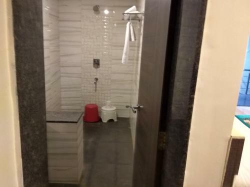 Hotel Jk Rooms 121 Shaheen Int.-nr. Mahindra Co.-midc