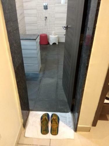 Hotel Jk Rooms 121 Shaheen Int.-nr. Mahindra Co.-midc
