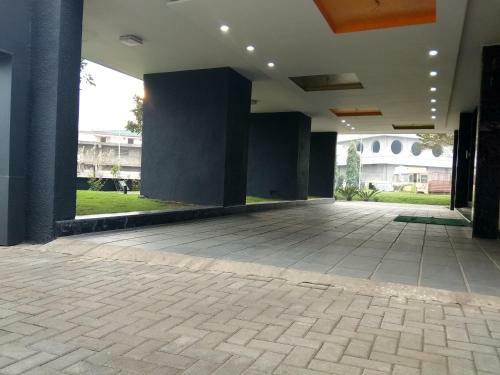 Hotel Jk Rooms 121 Shaheen Int.-nr. Mahindra Co.-midc