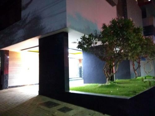 Hotel Jk Rooms 121 Shaheen Int.-nr. Mahindra Co.-midc