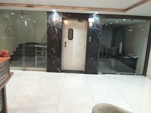Hotel Jk Rooms 121 Shaheen Int.-nr. Mahindra Co.-midc