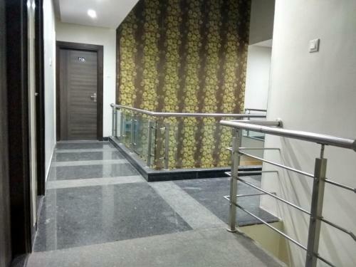 Hotel Jk Rooms 121 Shaheen Int.-nr. Mahindra Co.-midc