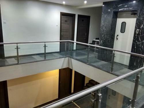 Hotel Jk Rooms 121 Shaheen Int.-nr. Mahindra Co.-midc