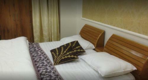 The Golden Peak, Hotel