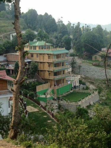 The Golden Peak, Hotel