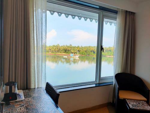 Hotel Indy Waterfront Resort