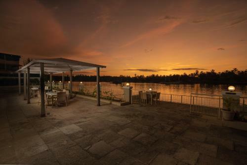 Hotel Indy Waterfront Resort