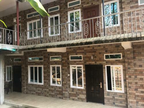 Hostal Nhoshring Guest House