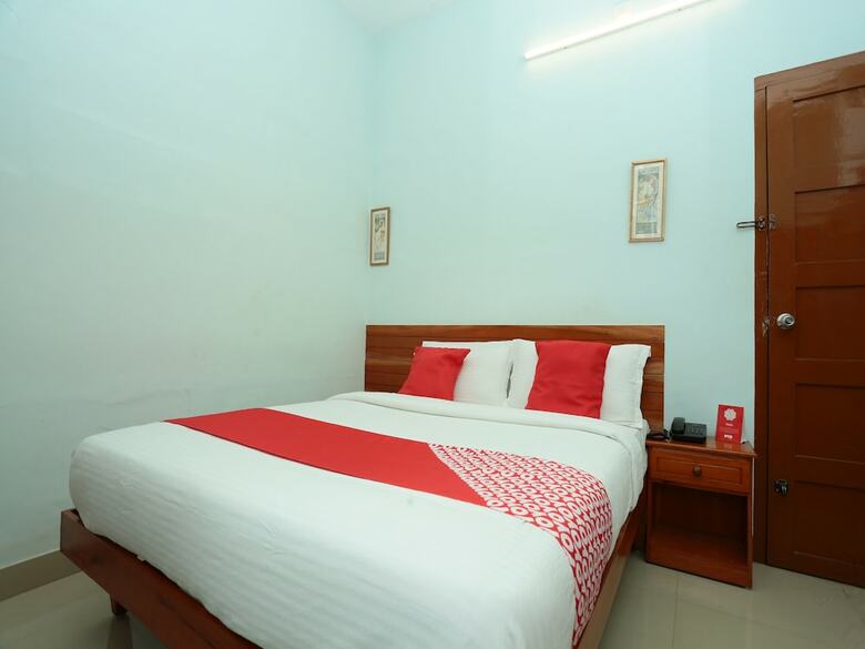 Hotel Oyo 6216 Royz Destinations