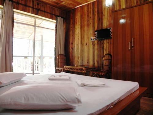 Hotel Aranya Resorts