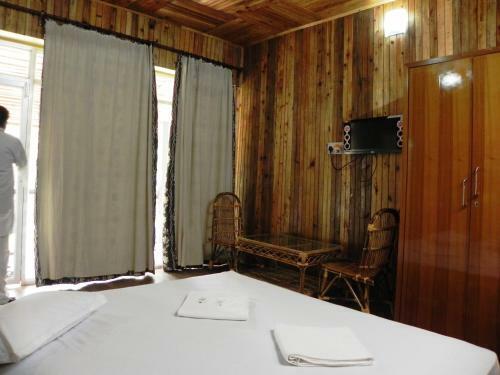 Hotel Aranya Resorts