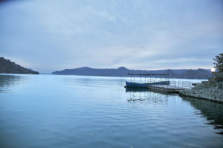 Hotel Jaisamand Island Resort