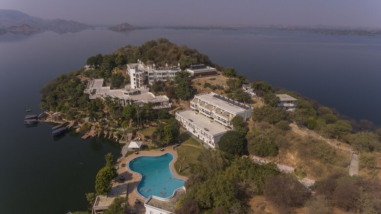 Hotel Jaisamand Island Resort