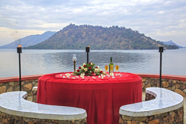 Hotel Jaisamand Island Resort