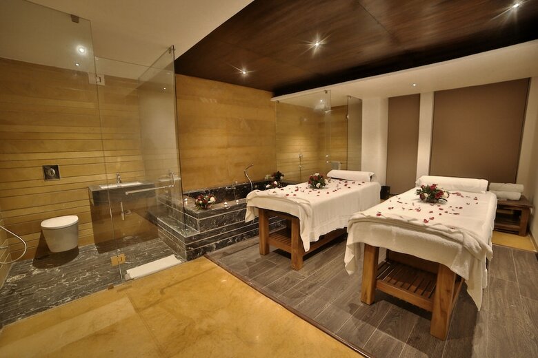Hotel Jaisamand Island Resort