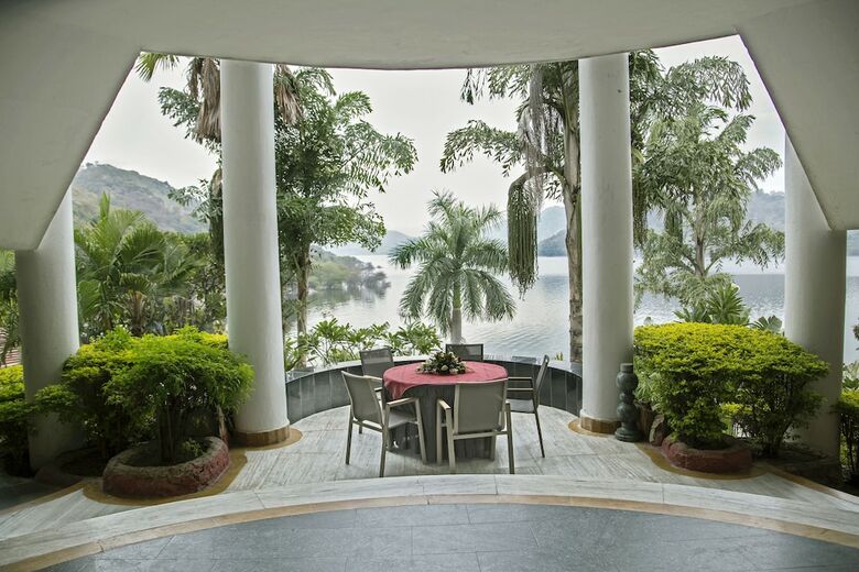 Hotel Jaisamand Island Resort