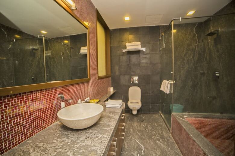 Hotel Jaisamand Island Resort