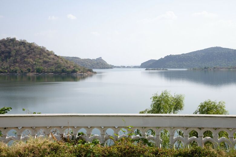Hotel Jaisamand Island Resort