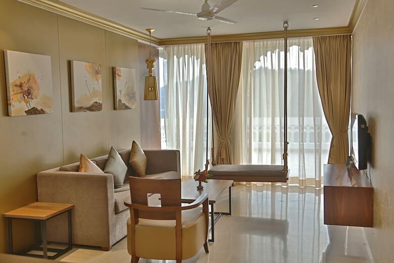 Hotel Jaisamand Island Resort
