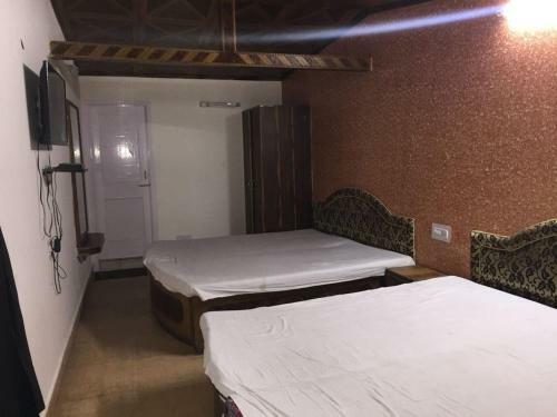 Hostal Deluxe Stay At Mall Road (200m From Church)