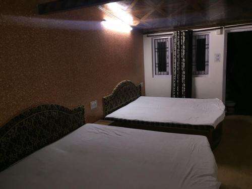 Hostal Deluxe Stay At Mall Road (200m From Church)