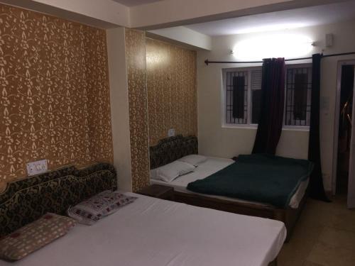 Hostal Deluxe Stay At Mall Road (200m From Church)