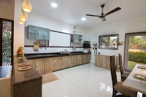 Villa Serene By Vista Rooms