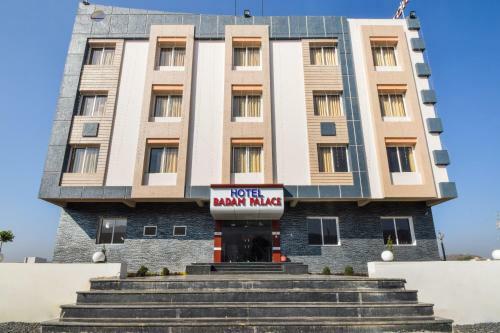 Oyo 27014 Hotel Badam Palace