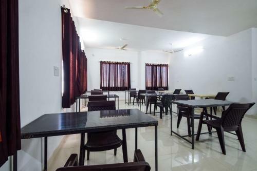 Oyo 27014 Hotel Badam Palace