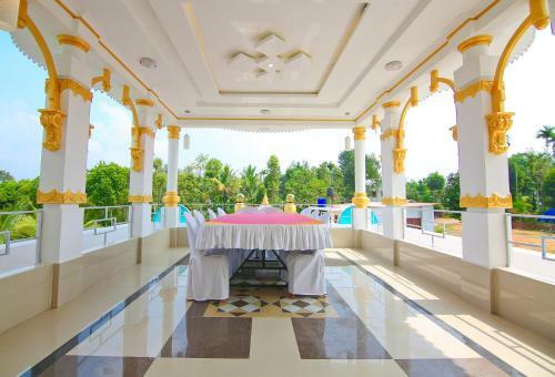 White Gold Palace