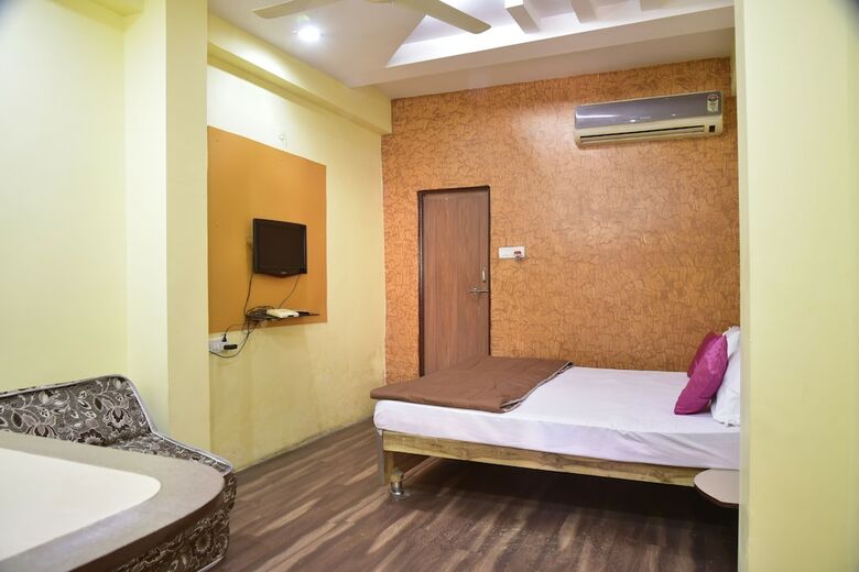 Hotel Drishti Inn