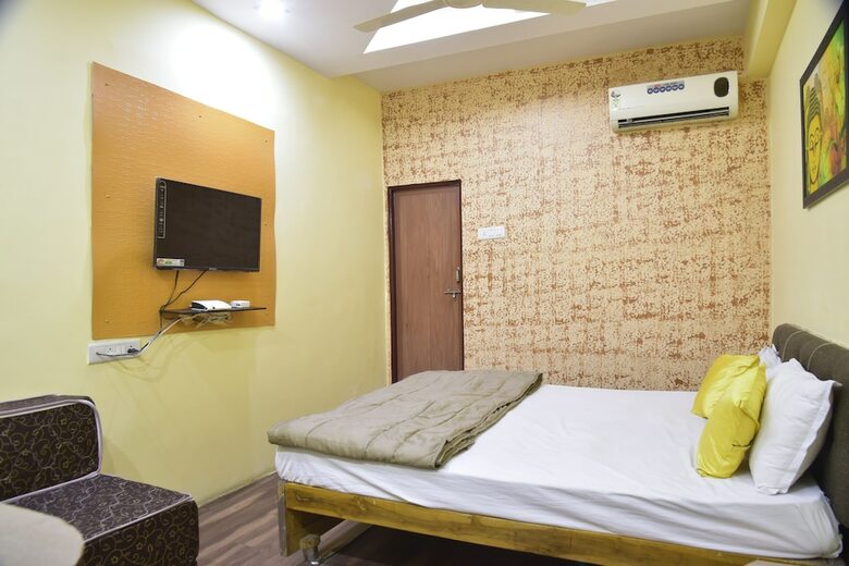 Hotel Drishti Inn