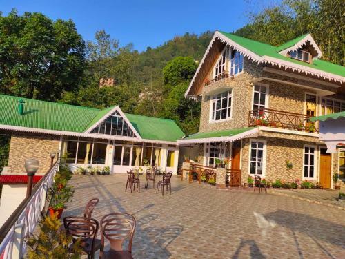 Hotel Udaan Alpine Village Resort