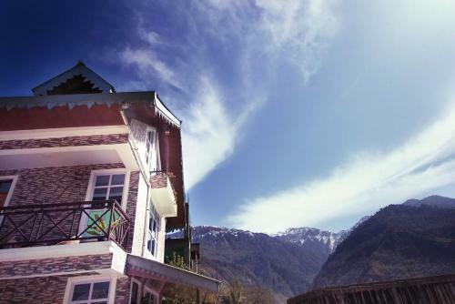 Hotel Udaan Alpine Village Resort