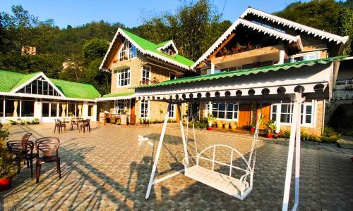 Hotel Udaan Alpine Village Resort