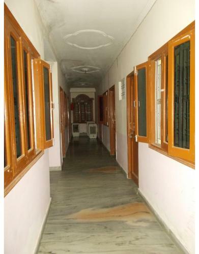 Hostal Crest Guest House