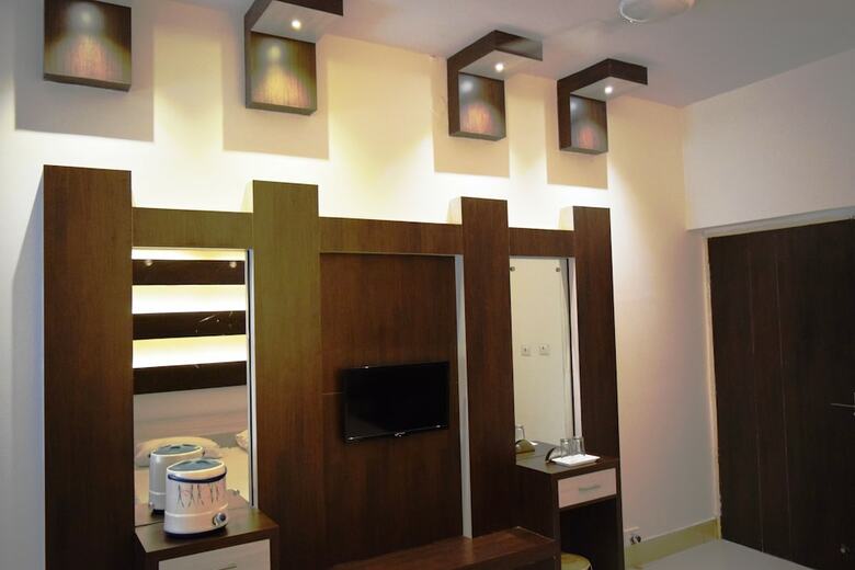 Hotel Ritumbhara Resort