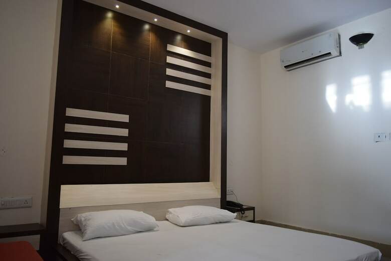 Hotel Ritumbhara Resort