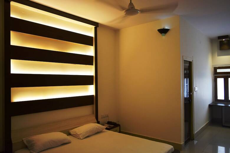 Hotel Ritumbhara Resort