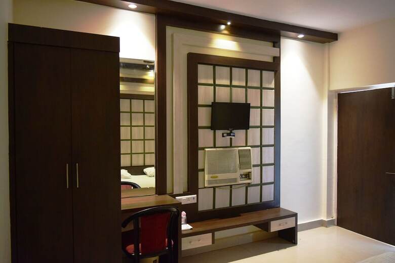 Hotel Ritumbhara Resort