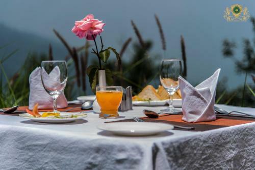 Hotel de Exotica Crest