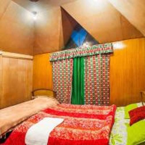 S Group Of Houseboat