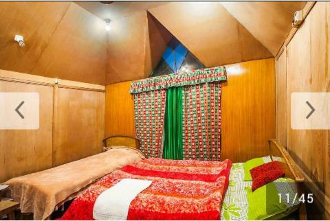 S Group Of Houseboat