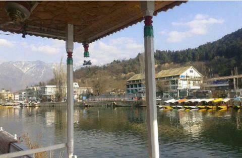 S Group Of Houseboat