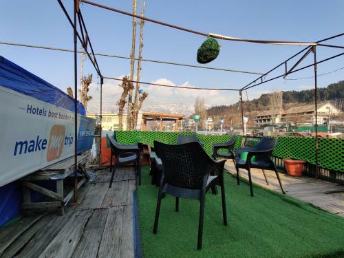 S Group Of Houseboat
