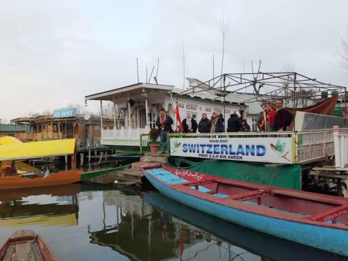 S Group Of Houseboat