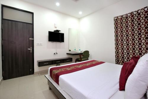 Oyo 7100 Hotel Crossroads