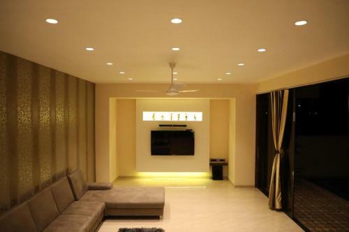 Luxury Pool Villa Malavali